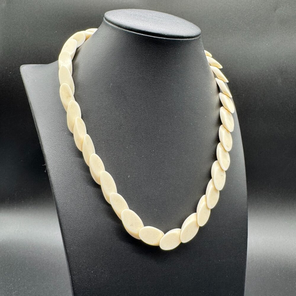 Bone Colour Necklace Beads Plastic Barrel Clasp 18 inches
